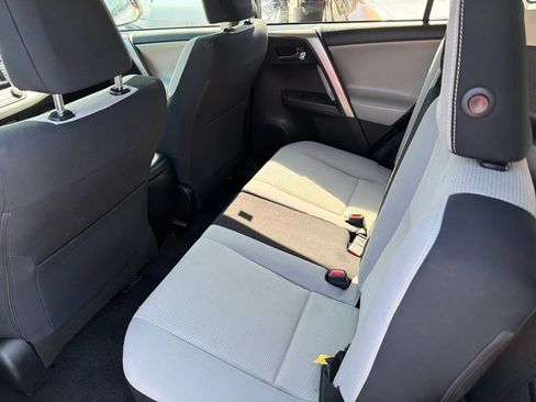 Used 2018 Toyota RAV4 XLE AWD/4WD image 16