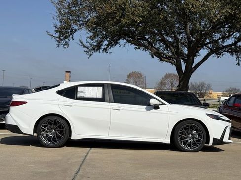 New 2026 Toyota Camry SE image 3