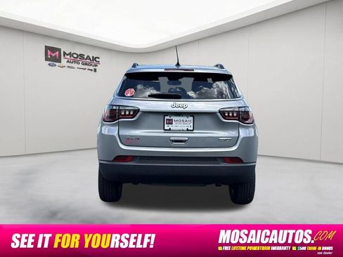 Used 2024 Jeep Compass Latitude AWD/4WD image 6