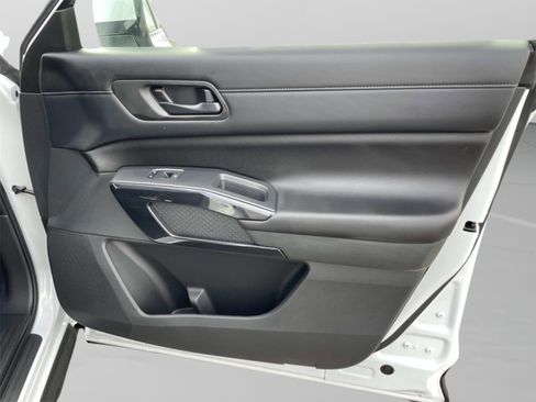 New 2025 Nissan Pathfinder SV image 16