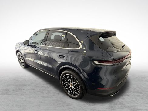Used 2025 Porsche Cayenne S AWD/4WD image 3