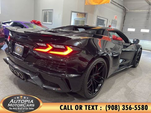 Used 2025 Chevrolet Corvette Z06 RWD image 32