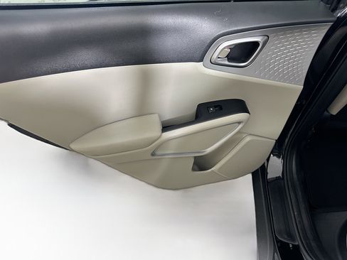 Used 2025 Kia Soul LX w/ LX Technology Package image 24