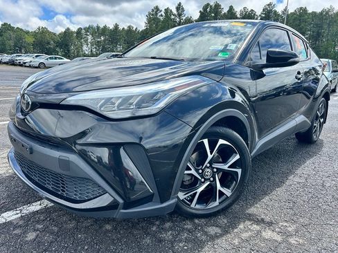Used 2020 Toyota C-HR XLE FWD image 2