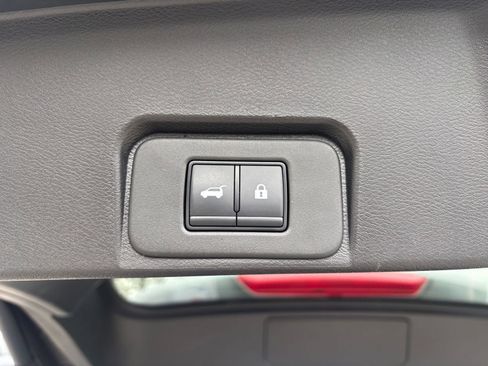 Used 2025 Nissan Rogue SV AWD/4WD image 23