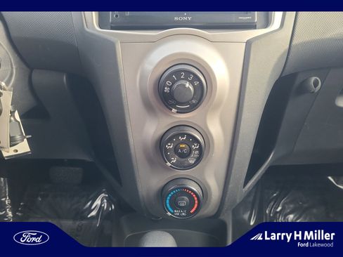 Used 2009 Toyota Yaris 2-Door Hatchback image 30