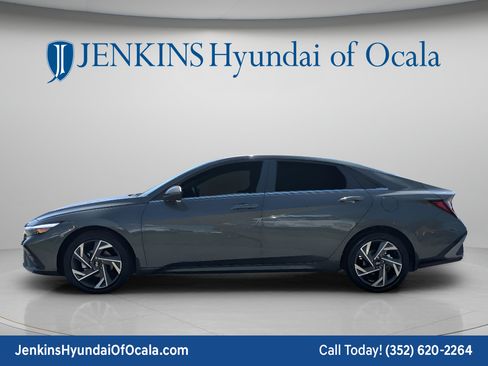 New 2026 Hyundai Elantra Limited FWD image 7