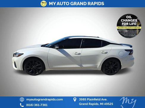 Used 2023 Nissan Maxima SR w/ Sport Mat Group FWD image 4