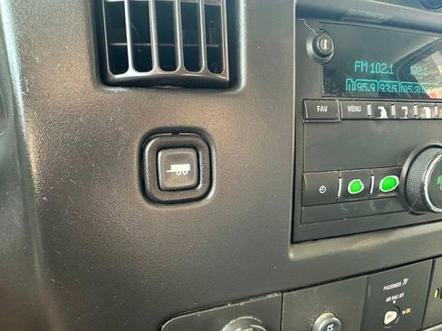 Used 2018 Chevrolet Express 2500 w/ Driver Convenience Package RWD image 19