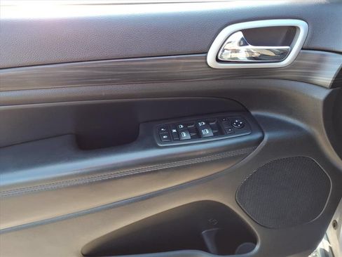 Used 2021 Jeep Grand Cherokee Laredo AWD/4WD image 6