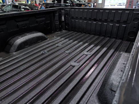 Used 2025 GMC Sierra 2500 AT4 w/ AT4 Premium Plus Package AWD/4WD image 8