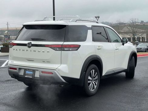 Used 2022 Nissan Pathfinder SL image 3