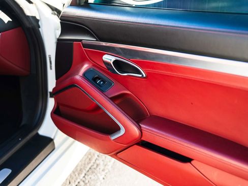 Used 2017 Porsche 718 Boxster RWD image 34