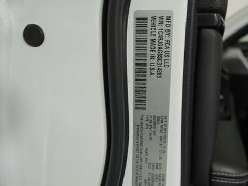 Used 2025 Jeep Grand Cherokee Altitude RWD image 22
