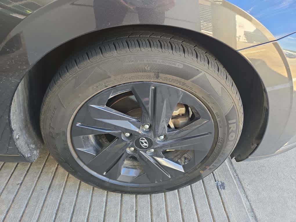 Used 2021 Hyundai Elantra SEL w/ Convenience Package FWD image 9