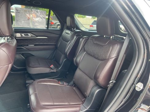 Used 2025 Ford Explorer Platinum w/ LUX Leather Package image 26