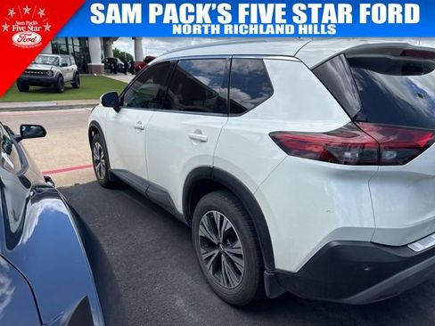 Used 2021 Nissan Rogue SV w/ Premium Package FWD image 3