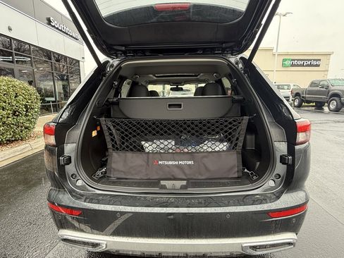 Used 2025 Mitsubishi Outlander SE image 27