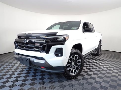 Used 2024 Chevrolet Colorado Z71 w/ Z71 Convenience Package 2 AWD/4WD image 2