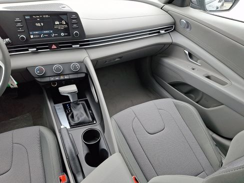 New 2026 Hyundai Elantra SE image 11
