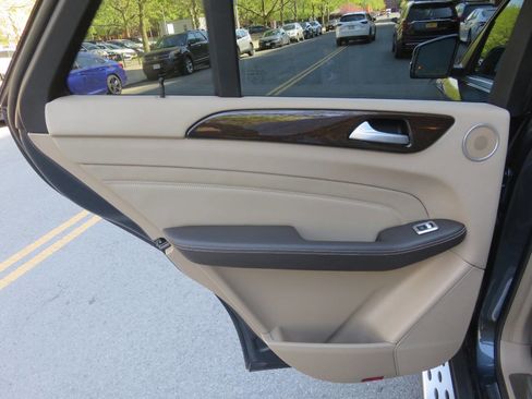 Used 2014 Mercedes-Benz ML 350 4MATIC image 29