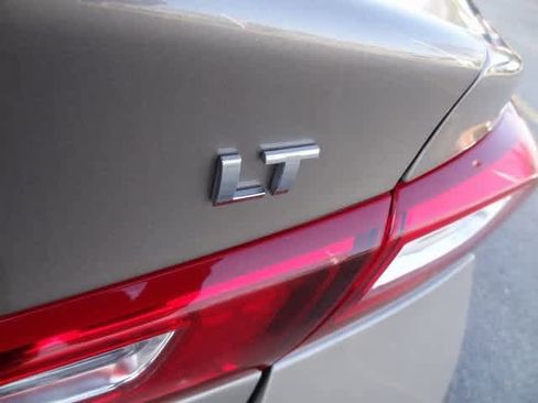 Used 2023 Chevrolet Malibu LT image 33