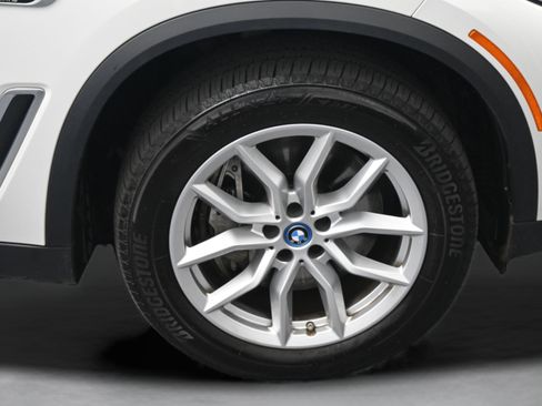 Used 2022 BMW X5 xDrive45e w/ Parking Assistance Package image 24