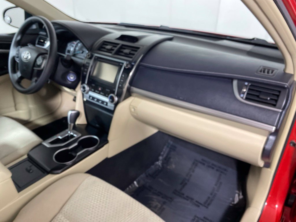 Used 2013 Toyota Camry LE FWD image 31