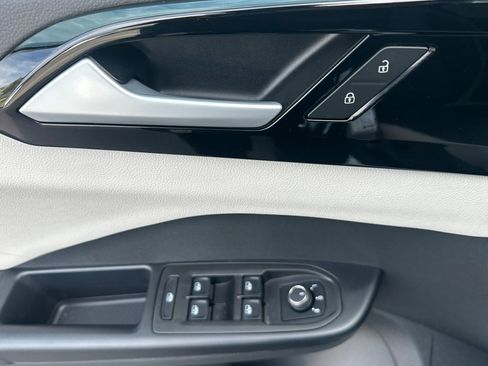 New 2026 Volkswagen Taos S image 9