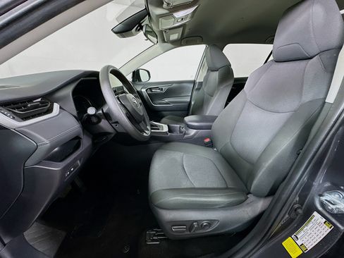 Used 2025 Toyota RAV4 XLE FWD image 13