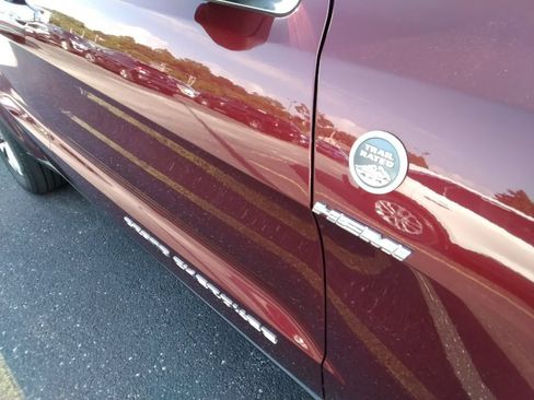 Used 2016 Jeep Grand Cherokee Limited w/ Trailer Tow Group IV AWD/4WD image 7