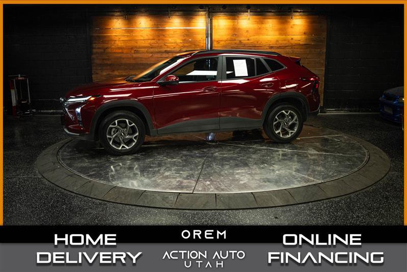 Used 2025 Chevrolet Trax LT FWD image 1