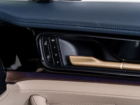 Used 2024 Porsche Panamera 4 w/ Premium Package image 35