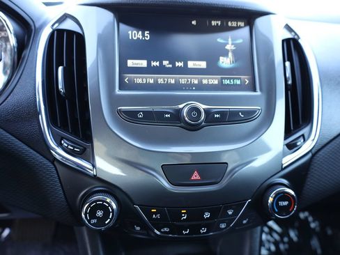Used 2018 Chevrolet Cruze LT w/ LT Fleet Convenience Package FWD image 24