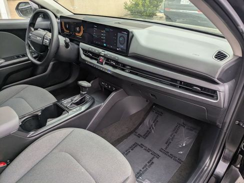 Used 2025 Kia K4 FWD image 37