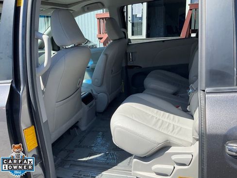 Used 2014 Toyota Sienna XLE image 25