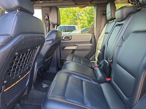 Used 2023 Ford Bronco Badlands w/ Sasquatch Package AWD/4WD image 14