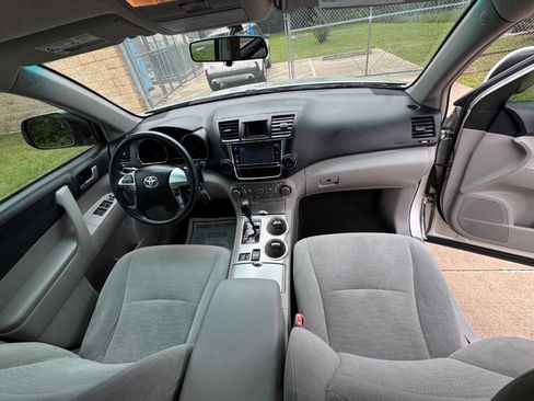 Used 2013 Toyota Highlander Plus FWD image 31