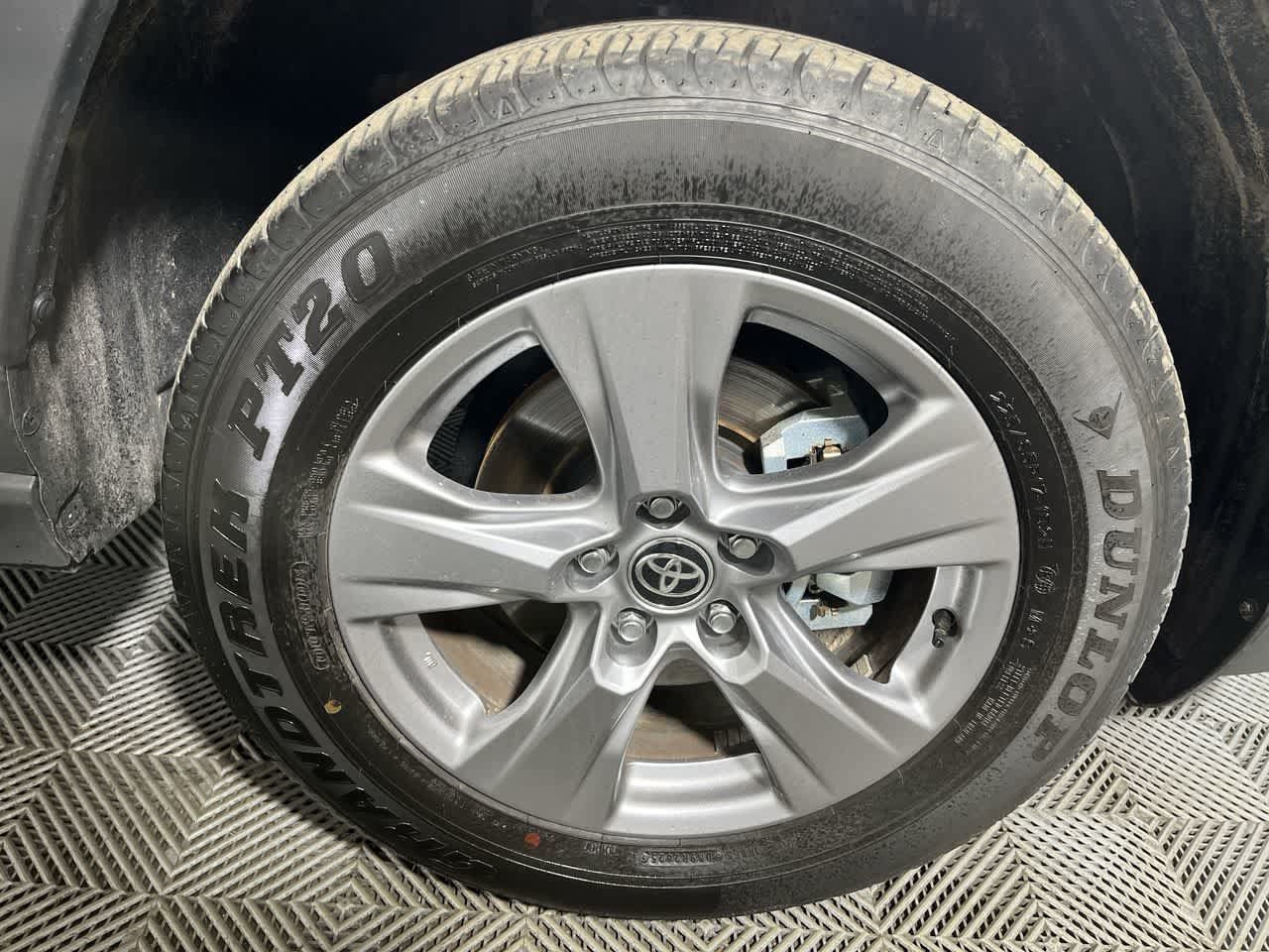 Used 2025 Toyota RAV4 LE AWD/4WD image 10