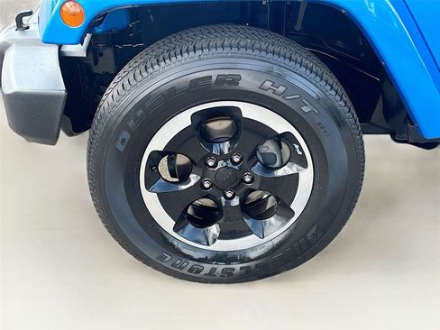 Used 2014 Jeep Wrangler Unlimited Sahara AWD/4WD image 27