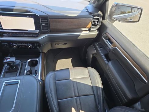 Used 2022 Chevrolet Silverado 1500 High Country image 17