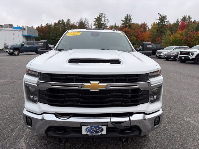 Used 2024 Chevrolet Silverado 3500 LT w/ Convenience Package AWD/4WD image 2