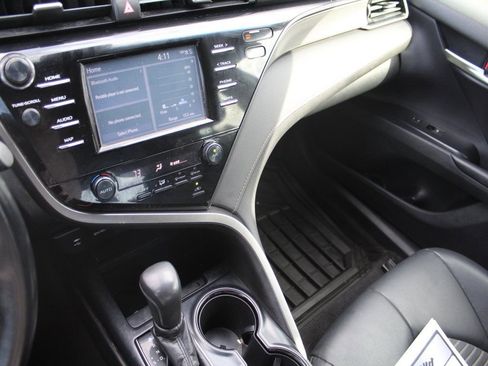 Used 2019 Toyota Camry SE image 14
