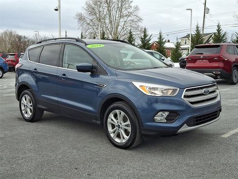 Used 2018 Ford Escape SE image 3