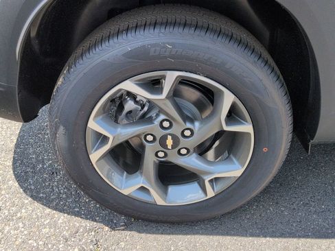 New 2026 Chevrolet Trax LT w/ Sunroof Package FWD image 28
