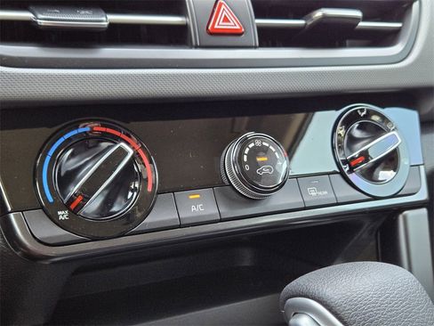 New 2026 Kia Seltos LX image 13