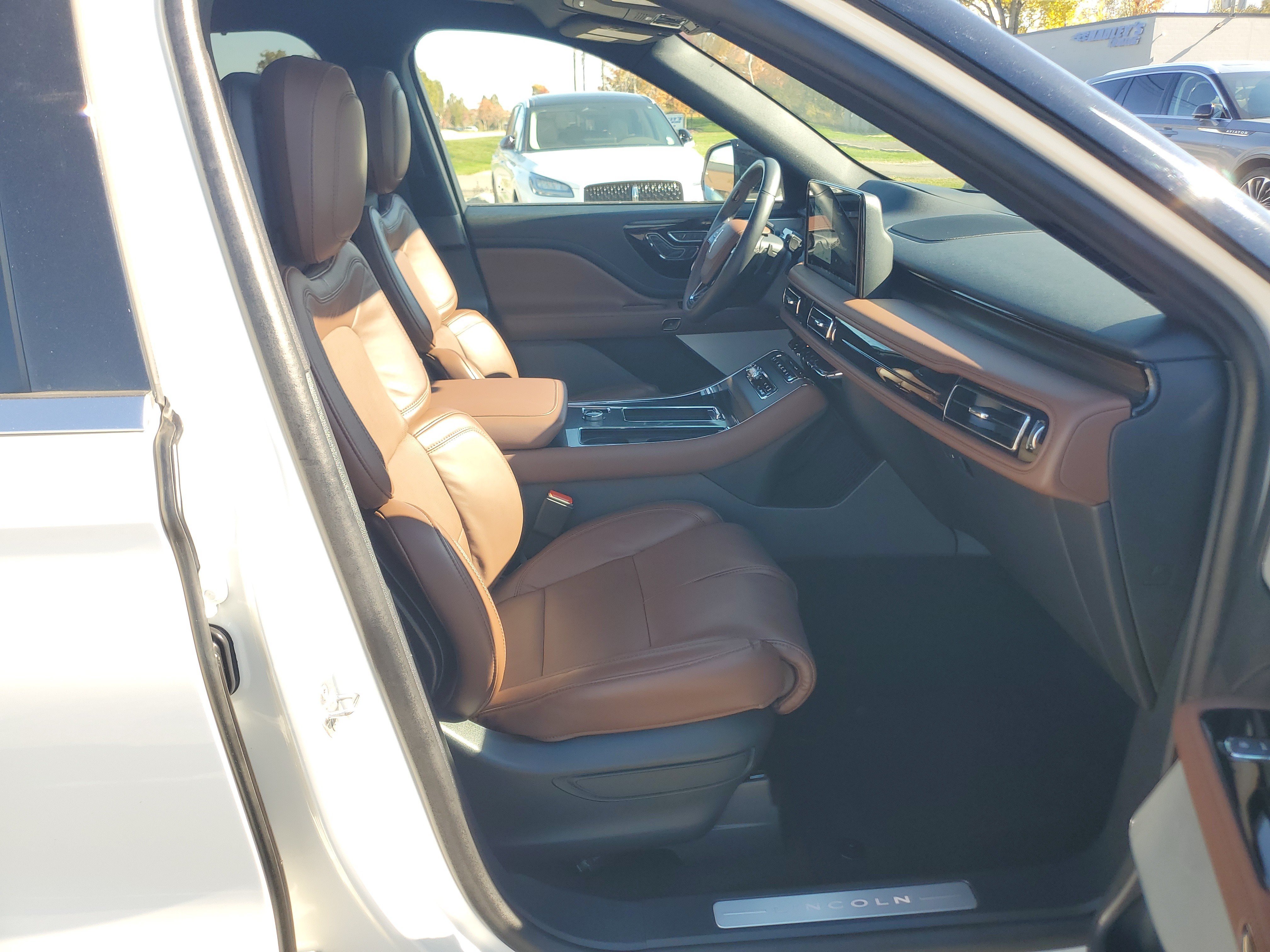 Used 2025 Lincoln Aviator Reserve w/ Equipment Group 201A AWD/4WD image 9