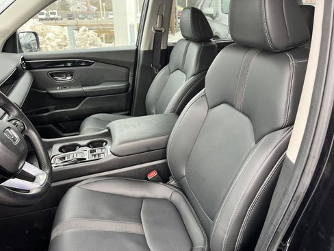 Used 2025 Honda Pilot EX-L image 9