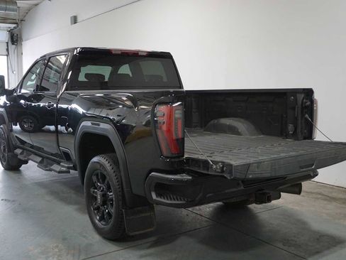 Used 2024 GMC Sierra 2500 AT4 image 5