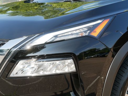 Certified 2023 Nissan Rogue SV w/ SV Premium B Package AWD/4WD image 16